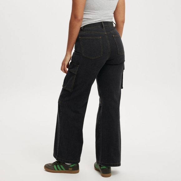 NWT Cotton On - Curvy Cargo Wide Jean - Smokey Black Color - NO WAIST GAP - Picture 2 of 7